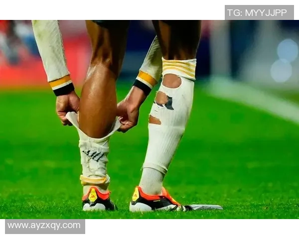 球星穿袜子足球：从球场到时尚潮流的跨界影响力分析